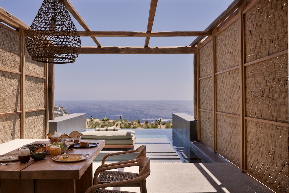 Archipelagos All Suites — Swimming pool in Elia, South Aegean