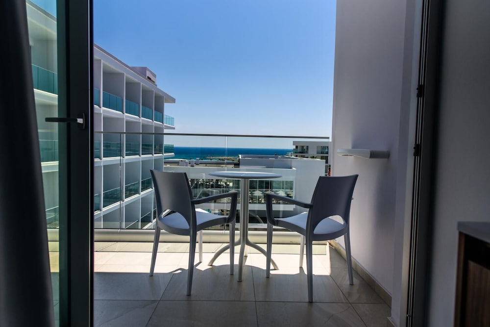 Eleana Hotel — Hotel building in Ayia Napa, Famagusta Region