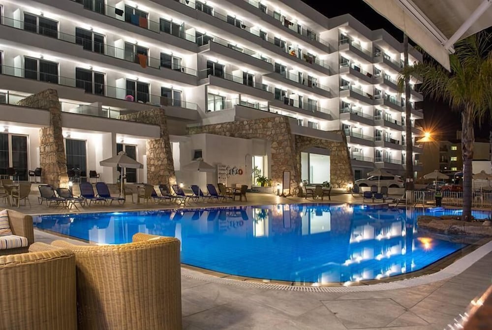 Melini Hotel Suites — Hotel building in Protaras, Famagusta Region