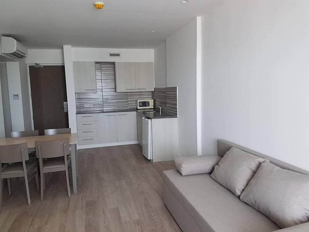 Melini Hotel Suites — Hotel rooms in Protaras, Famagusta Region