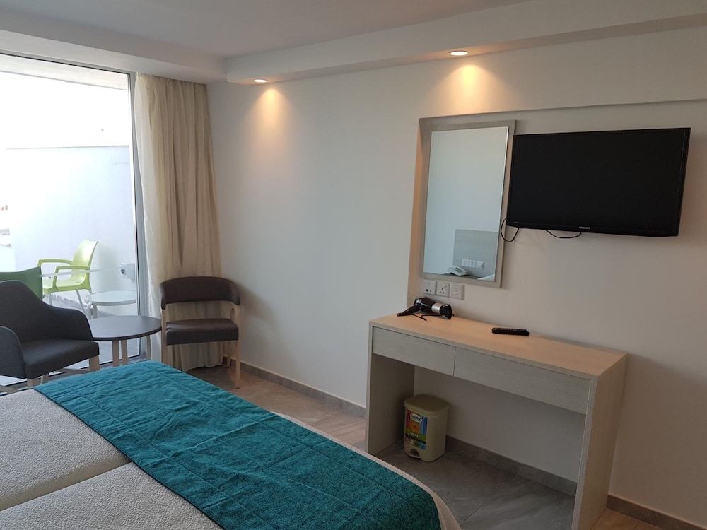 Melini Hotel Suites — Hotel rooms in Protaras, Famagusta Region
