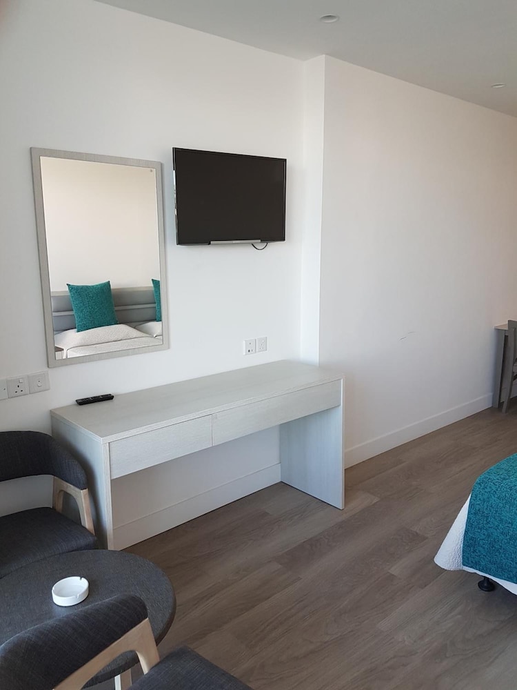 Melini Hotel Suites — Hotel rooms in Protaras, Famagusta Region