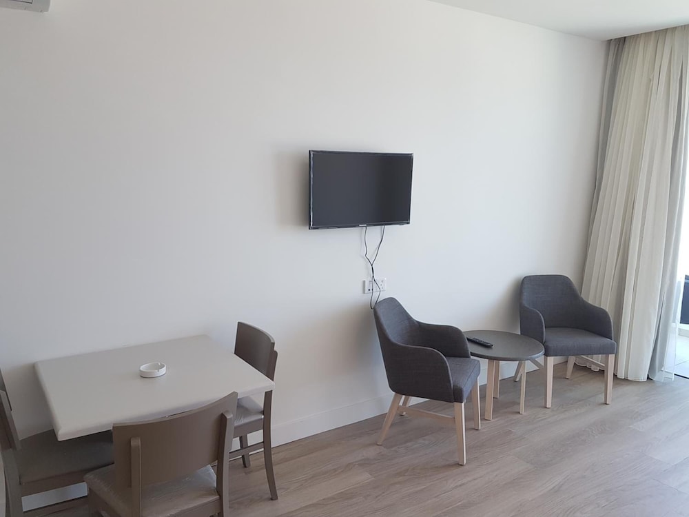 Melini Hotel Suites — Hotel rooms in Protaras, Famagusta Region