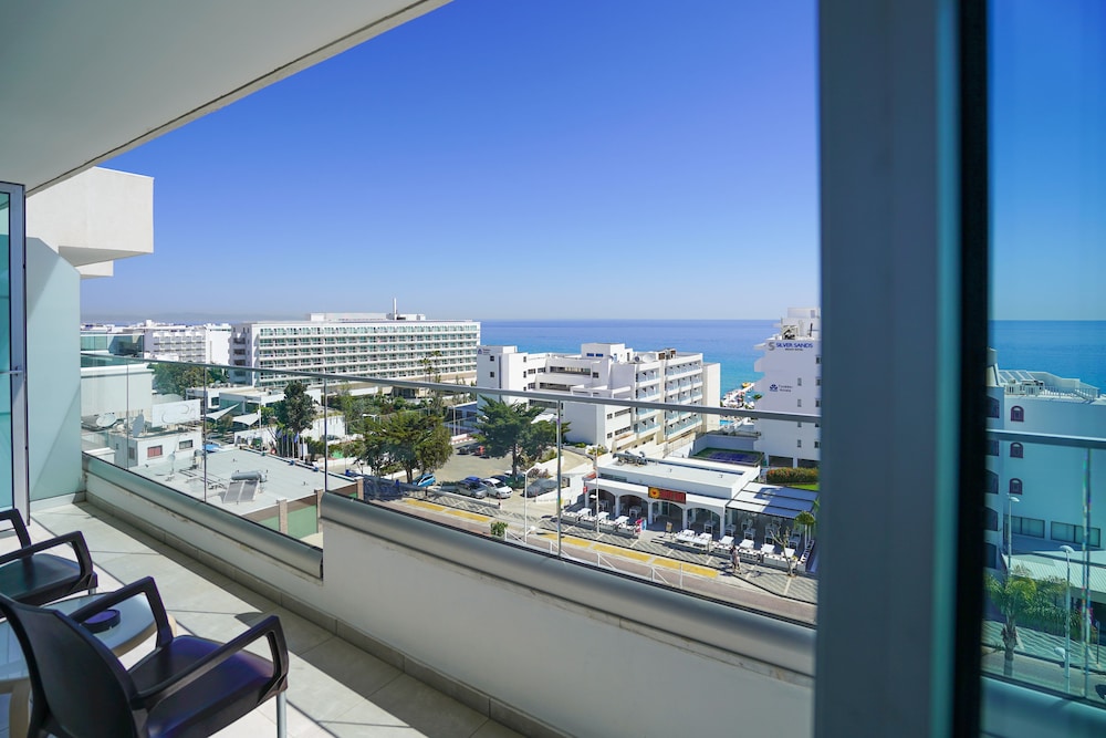 Melini Hotel Suites — Hotel rooms in Protaras, Famagusta Region
