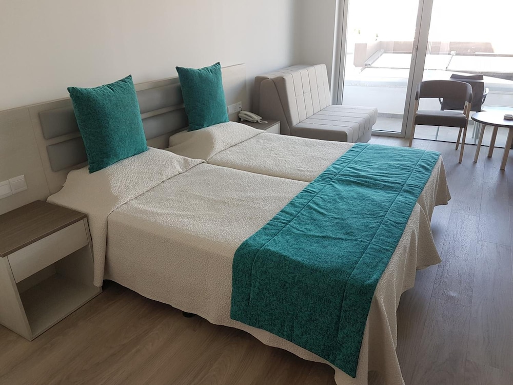 Melini Hotel Suites — Hotel rooms in Protaras, Famagusta Region