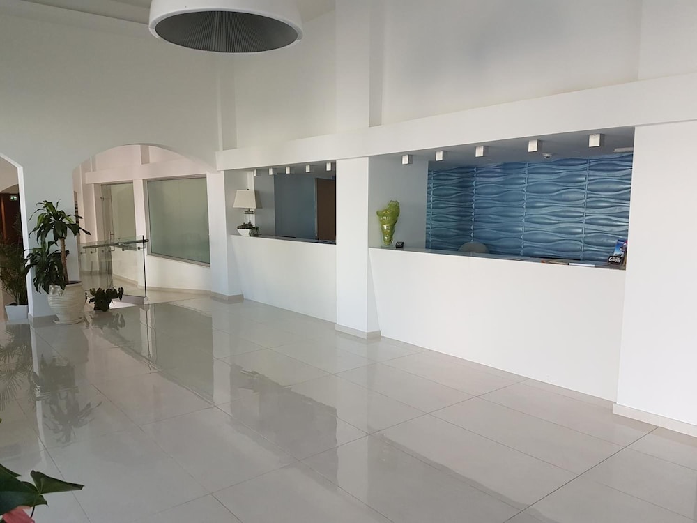 Melini Hotel Suites — Hotel building in Protaras, Famagusta Region
