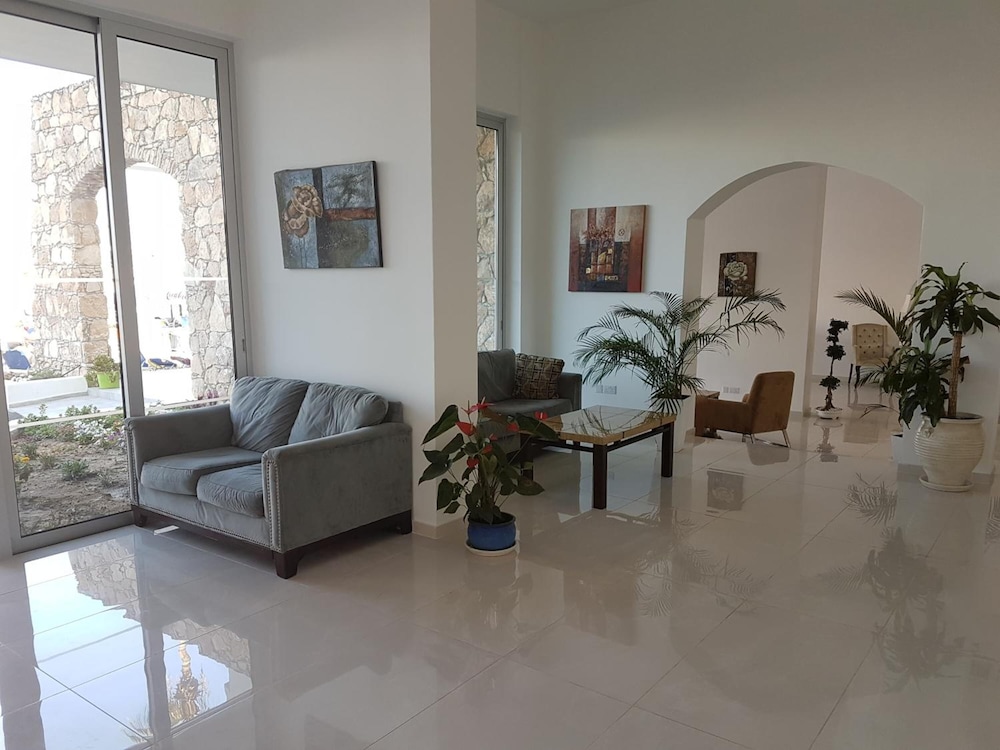Melini Hotel Suites — Hotel rooms in Protaras, Famagusta Region