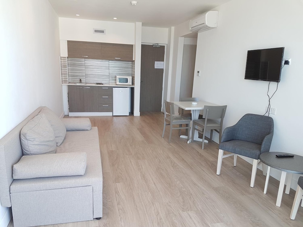 Melini Hotel Suites — Hotel rooms in Protaras, Famagusta Region