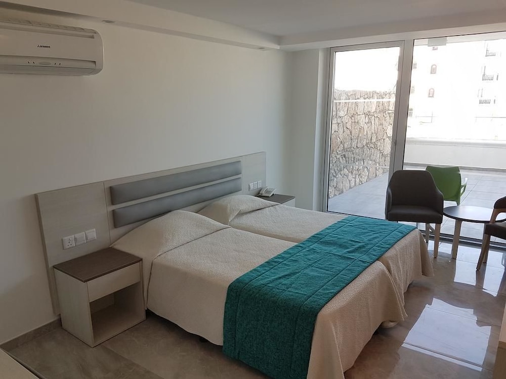 Melini Hotel Suites — Hotel rooms in Protaras, Famagusta Region