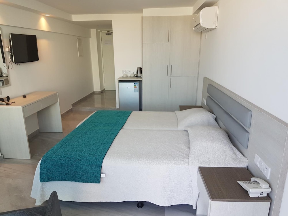 Melini Hotel Suites — Hotel rooms in Protaras, Famagusta Region