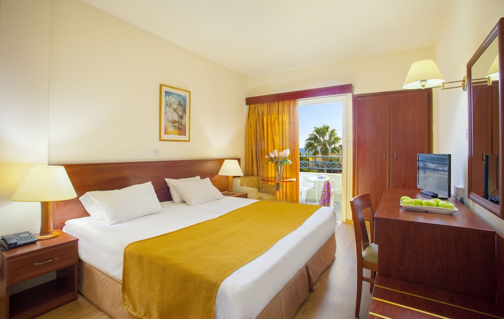 Kapetanios Limassol Hotel — Hotel rooms in Limassol, Limassol Region