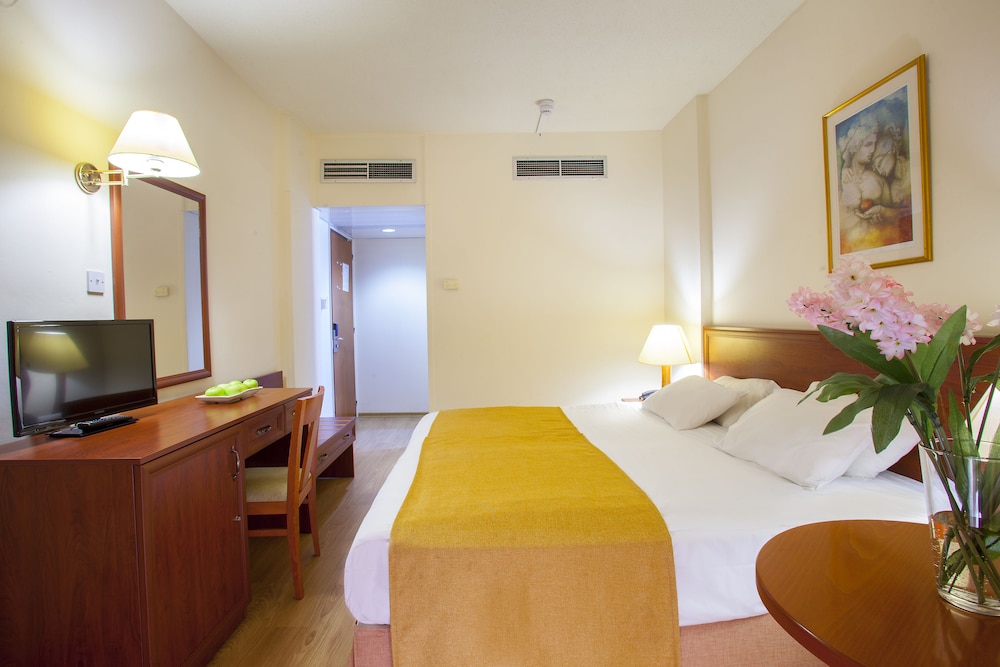 Kapetanios Limassol Hotel — Hotel rooms in Limassol, Limassol Region