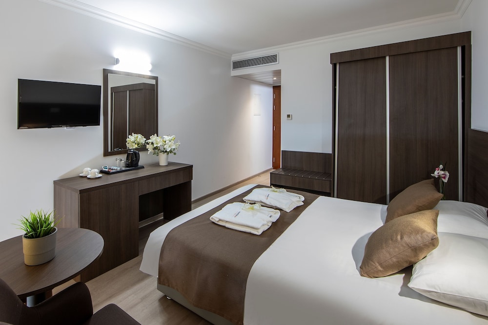 Kapetanios Limassol Hotel — Hotel rooms in Limassol, Limassol Region