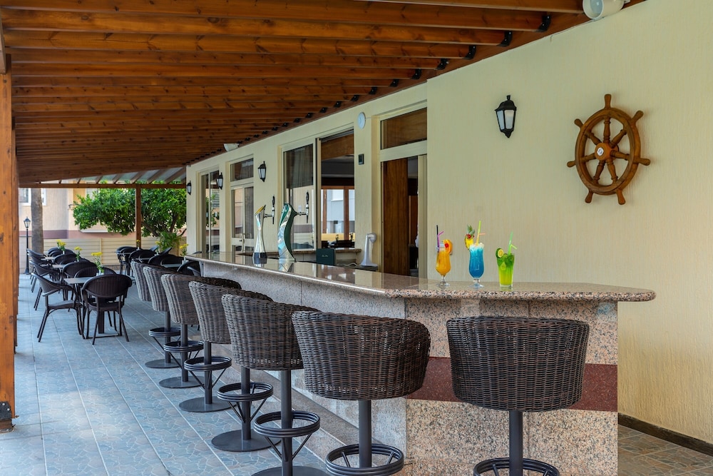 Kapetanios Limassol Hotel — Restaurant & bars in Limassol, Limassol Region
