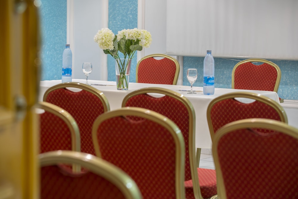 Kapetanios Limassol Hotel — Hotel building in Limassol, Limassol Region