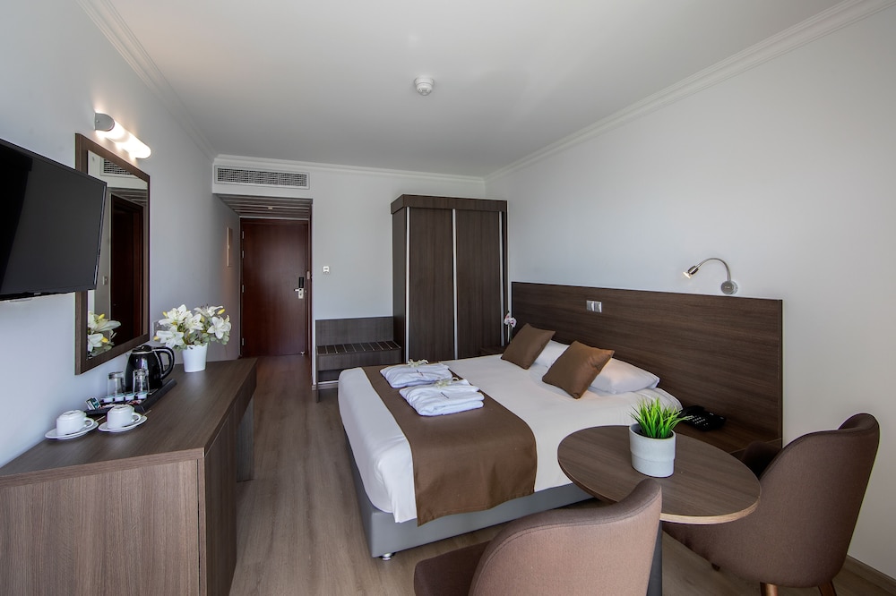 Kapetanios Limassol Hotel — Hotel rooms in Limassol, Limassol Region