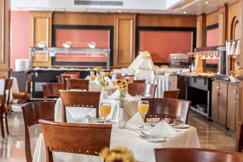 Kapetanios Limassol Hotel — Restaurant & bars in Limassol, Limassol Region