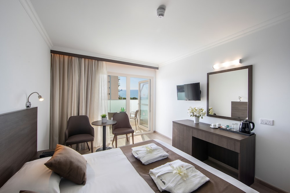 Kapetanios Limassol Hotel — Hotel rooms in Limassol, Limassol Region