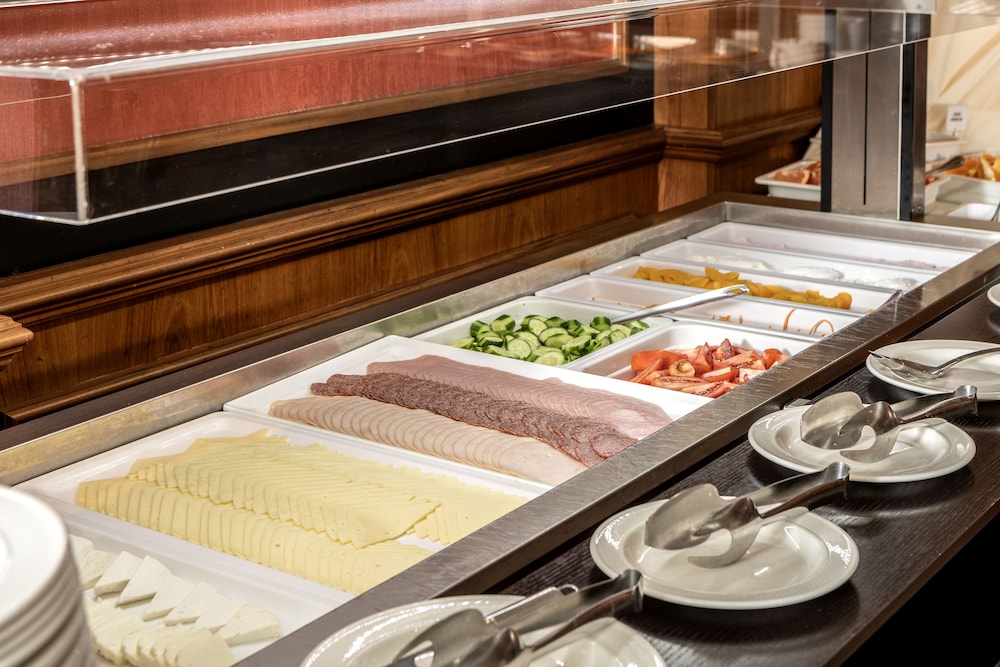 Kapetanios Limassol Hotel — Restaurant & bars in Limassol, Limassol Region