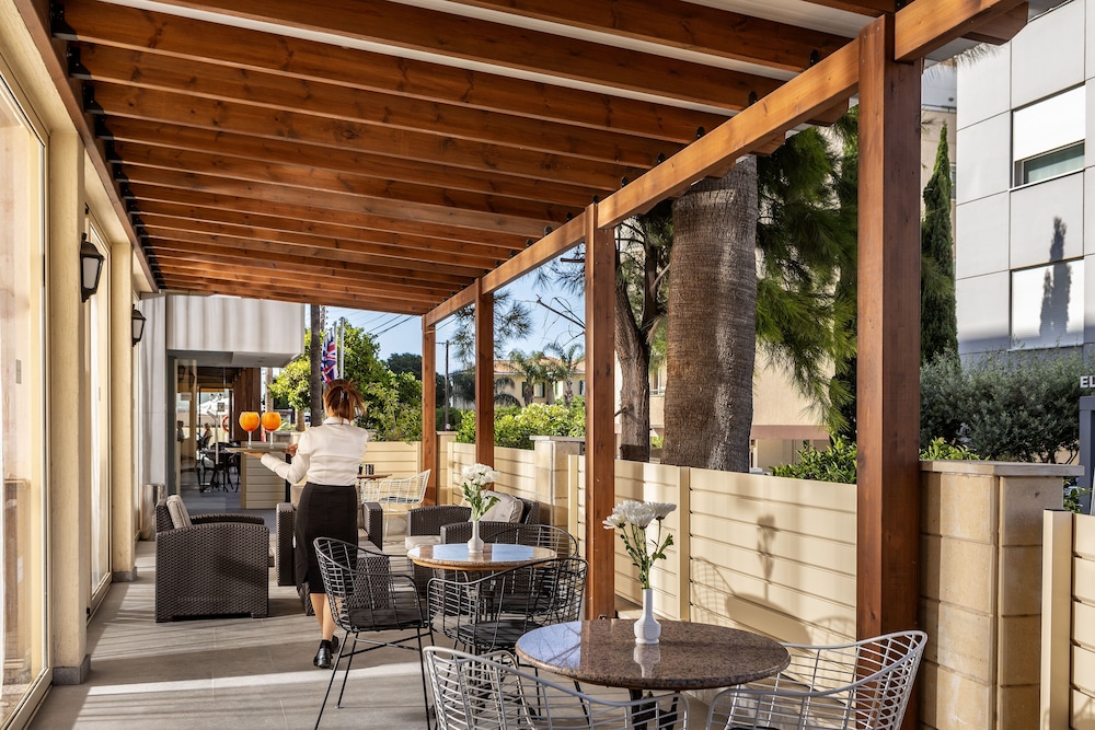 Kapetanios Limassol Hotel — Restaurant & bars in Limassol, Limassol Region