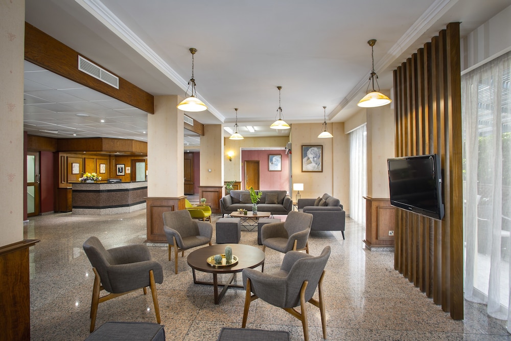 Kapetanios Limassol Hotel — Hotel building in Limassol, Limassol Region