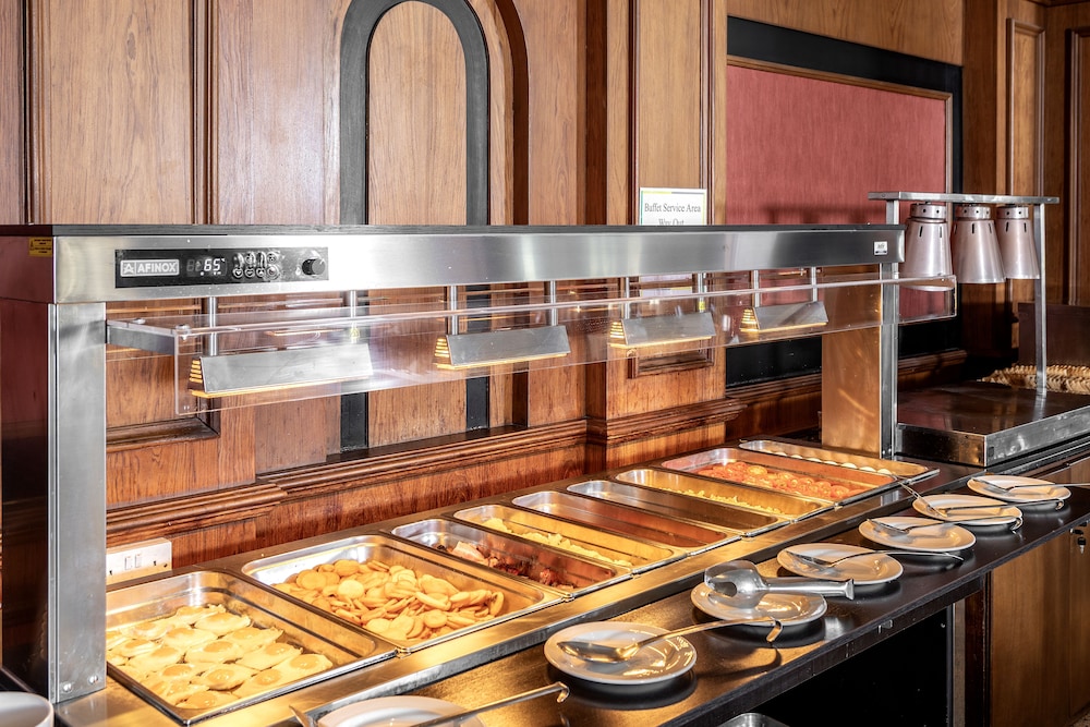 Kapetanios Limassol Hotel — Restaurant & bars in Limassol, Limassol Region