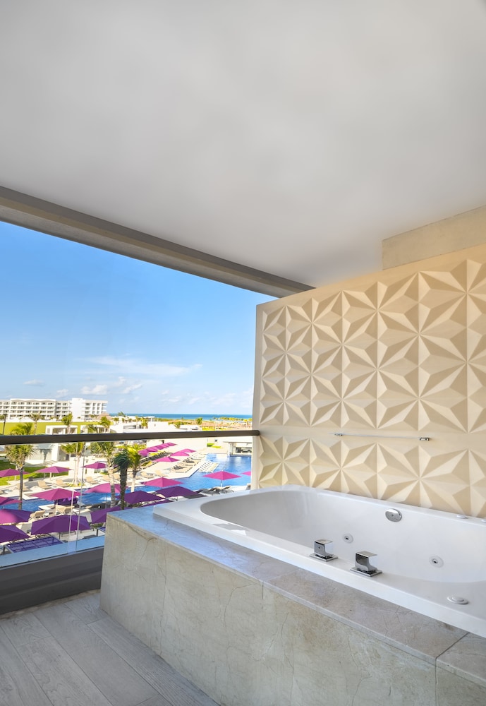 Planet Hollywood Cancun Adult Scene by Royalton, An Autograph Collection® All-Inclusive Resort - Adults Only — Hotel rooms in Cancun, Quintana Roo