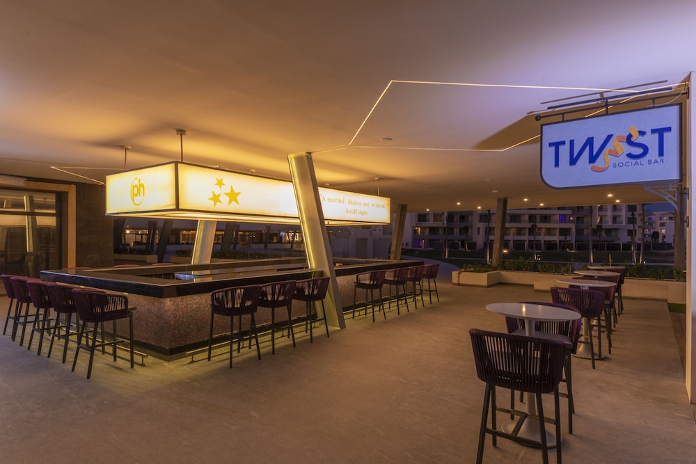 Planet Hollywood Cancun Adult Scene by Royalton, An Autograph Collection® All-Inclusive Resort - Adults Only — Restaurant & bars in Cancun, Quintana Roo