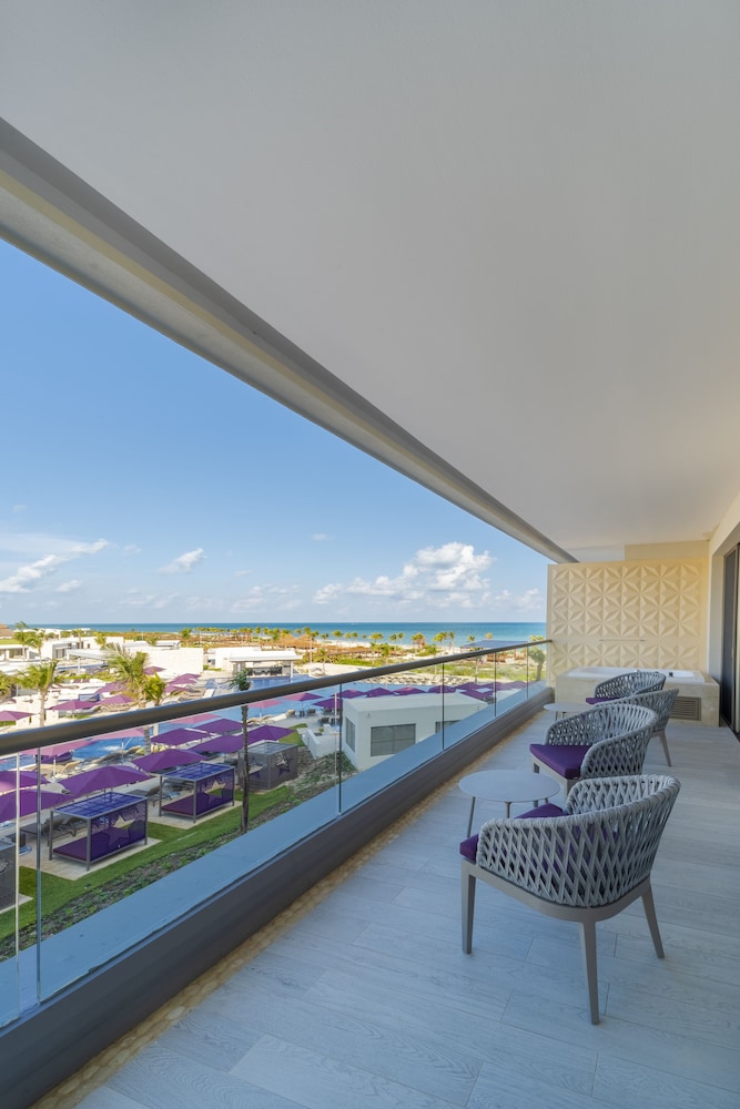 Planet Hollywood Cancun Adult Scene by Royalton, An Autograph Collection® All-Inclusive Resort - Adults Only — Hotel rooms in Cancun, Quintana Roo