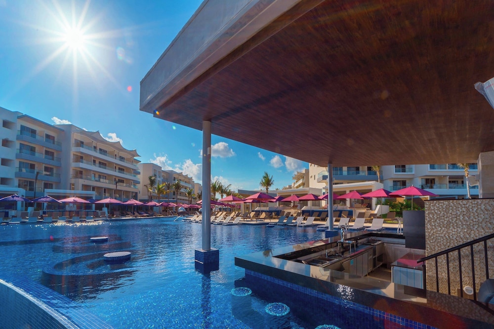 Planet Hollywood Cancun Adult Scene by Royalton, An Autograph Collection® All-Inclusive Resort - Adults Only — Swimming pool in Cancun, Quintana Roo