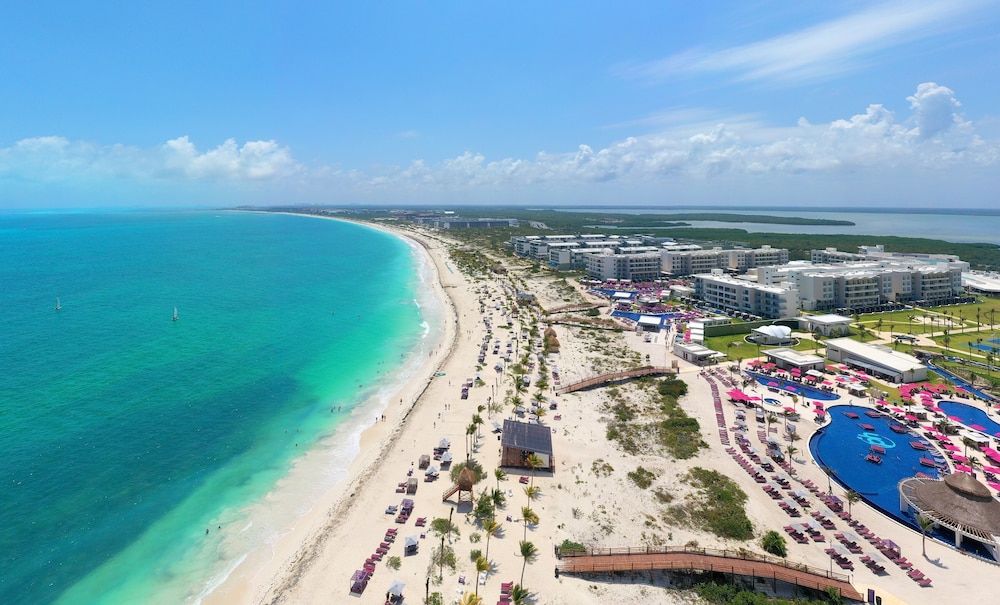 Planet Hollywood Cancun Adult Scene by Royalton, An Autograph Collection® All-Inclusive Resort - Adults Only — Beach in Cancun, Quintana Roo