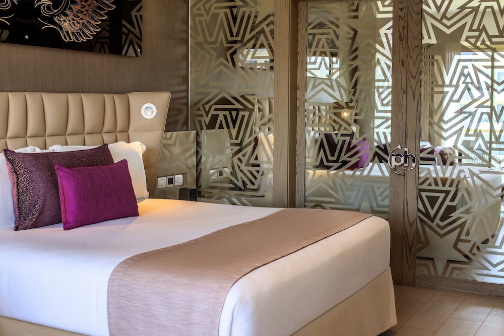 Planet Hollywood Cancun Adult Scene by Royalton, An Autograph Collection® All-Inclusive Resort - Adults Only — Hotel rooms in Cancun, Quintana Roo