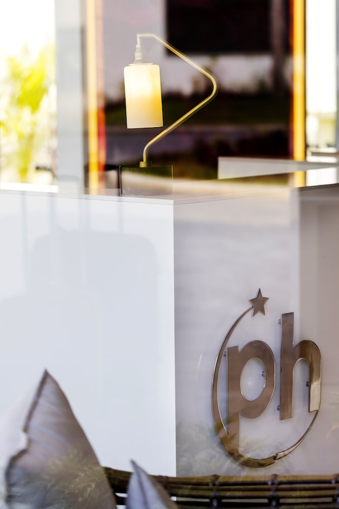Planet Hollywood Cancun Adult Scene by Royalton, An Autograph Collection® All-Inclusive Resort - Adults Only — Hotel building in Cancun, Quintana Roo