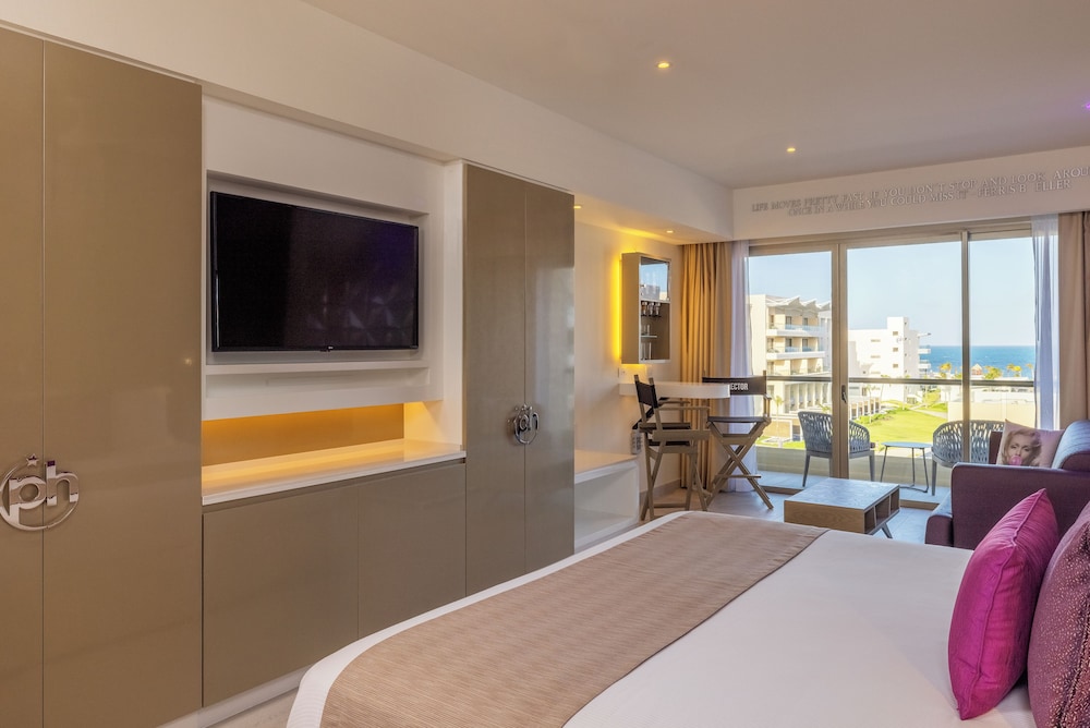 Planet Hollywood Cancun Adult Scene by Royalton, An Autograph Collection® All-Inclusive Resort - Adults Only — Hotel rooms in Cancun, Quintana Roo