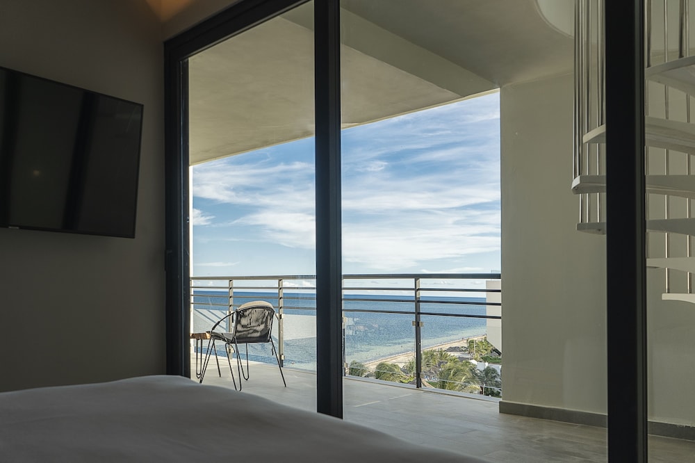 The Fives Oceanfront Riviera Maya - All Inclusive Optional — Hotel rooms in Puerto Morelos, Quintana Roo