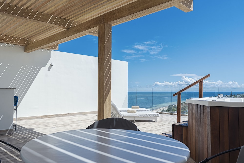 The Fives Oceanfront Riviera Maya - All Inclusive Optional — Hotel building in Puerto Morelos, Quintana Roo