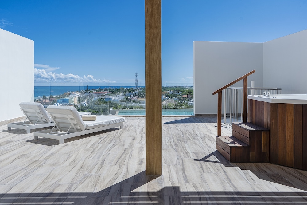 The Fives Oceanfront Riviera Maya - All Inclusive Optional — Hotel building in Puerto Morelos, Quintana Roo