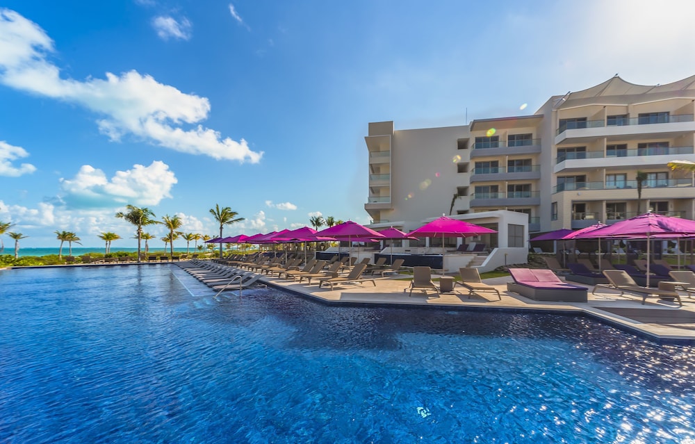 Planet Hollywood Cancun by Royalton, An Autograph Collection All-Inclusive Resort — Swimming pool in Playa Mujeres, Quintana Roo
