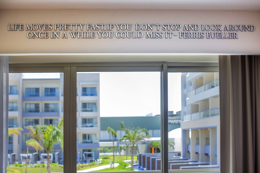 Planet Hollywood Cancun by Royalton, An Autograph Collection All-Inclusive Resort — Hotel building in Playa Mujeres, Quintana Roo