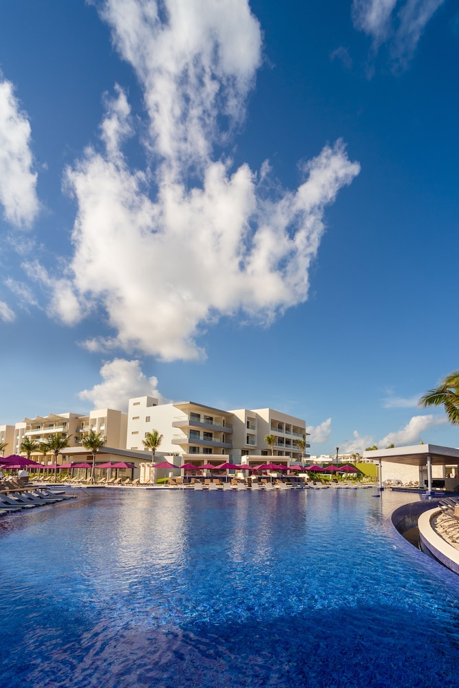 Planet Hollywood Cancun by Royalton, An Autograph Collection All-Inclusive Resort — Swimming pool in Playa Mujeres, Quintana Roo
