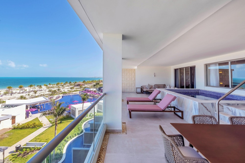 Planet Hollywood Cancun by Royalton, An Autograph Collection All-Inclusive Resort — Hotel rooms in Playa Mujeres, Quintana Roo