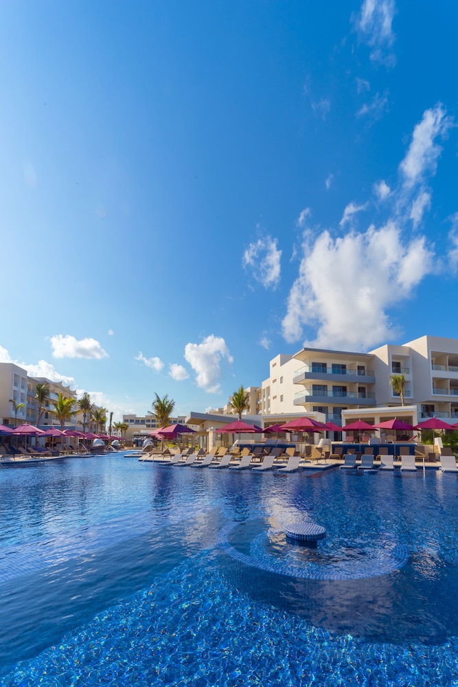 Planet Hollywood Cancun by Royalton, An Autograph Collection All-Inclusive Resort — Swimming pool in Playa Mujeres, Quintana Roo
