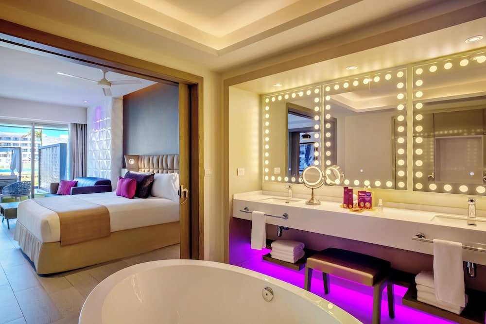 Planet Hollywood Cancun by Royalton, An Autograph Collection All-Inclusive Resort — Hotel rooms in Playa Mujeres, Quintana Roo