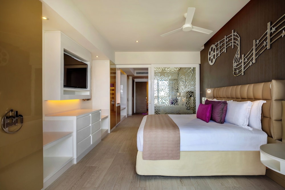 Planet Hollywood Cancun by Royalton, An Autograph Collection All-Inclusive Resort — Hotel rooms in Playa Mujeres, Quintana Roo