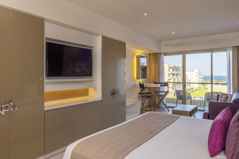 Planet Hollywood Cancun by Royalton, An Autograph Collection All-Inclusive Resort — Hotel rooms in Playa Mujeres, Quintana Roo