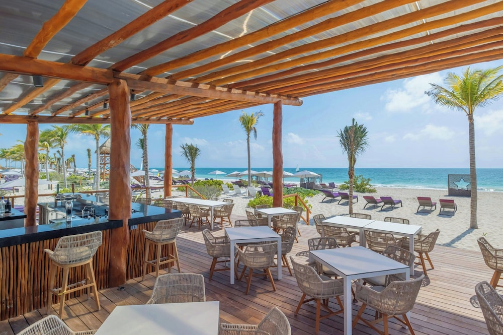 Planet Hollywood Cancun by Royalton, An Autograph Collection All-Inclusive Resort — Restaurant & bars in Playa Mujeres, Quintana Roo