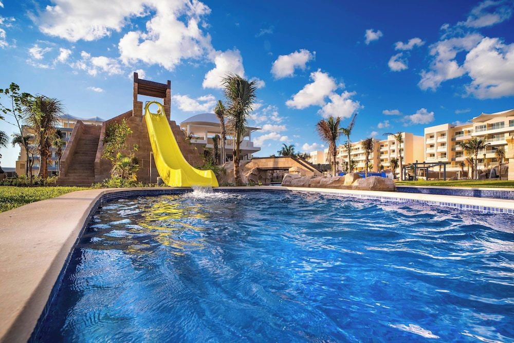 Planet Hollywood Cancun by Royalton, An Autograph Collection All-Inclusive Resort — Swimming pool in Playa Mujeres, Quintana Roo