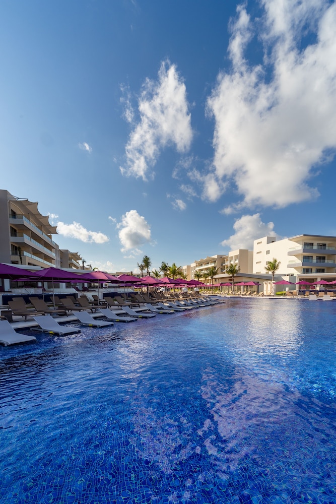 Planet Hollywood Cancun by Royalton, An Autograph Collection All-Inclusive Resort — Swimming pool in Playa Mujeres, Quintana Roo