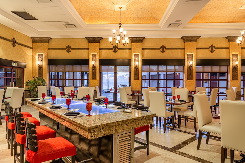 Elite Vacation Club — Restaurant & bars in Playa Mujeres, Quintana Roo