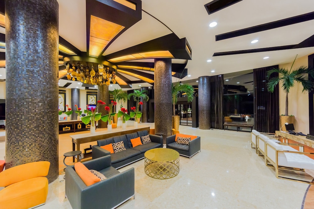 Elite Vacation Club — Hotel building in Playa Mujeres, Quintana Roo